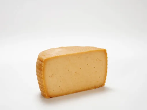 Queso puro de cabra curado ahumado