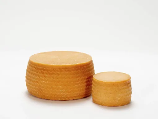 Queso puro de cabra curado ahumado