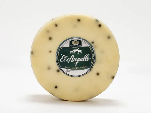 Queso puro de cabra curado a la pimienta verde