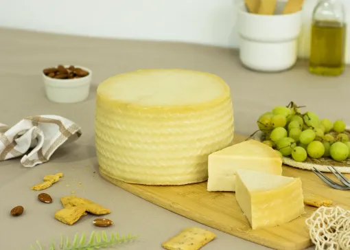 QUESO DE CABRA SEMICURADO