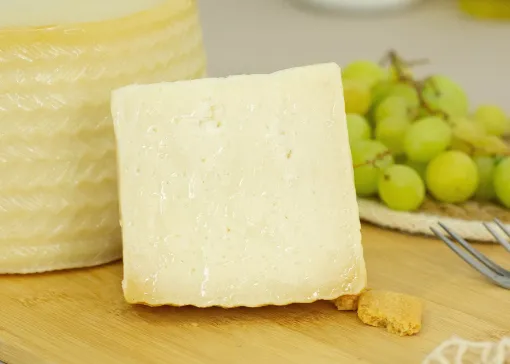 QUESO DE CABRA SEMICURADO