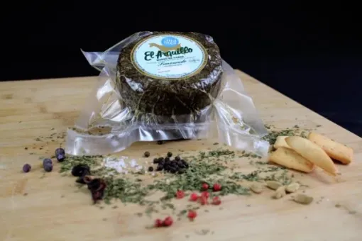 QUESO DE CABRA SEMICURADO CON ROMERO