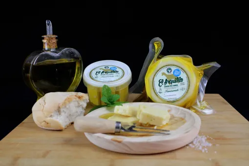 QUESO DE CABRA SEMICURADO EN ACEITE